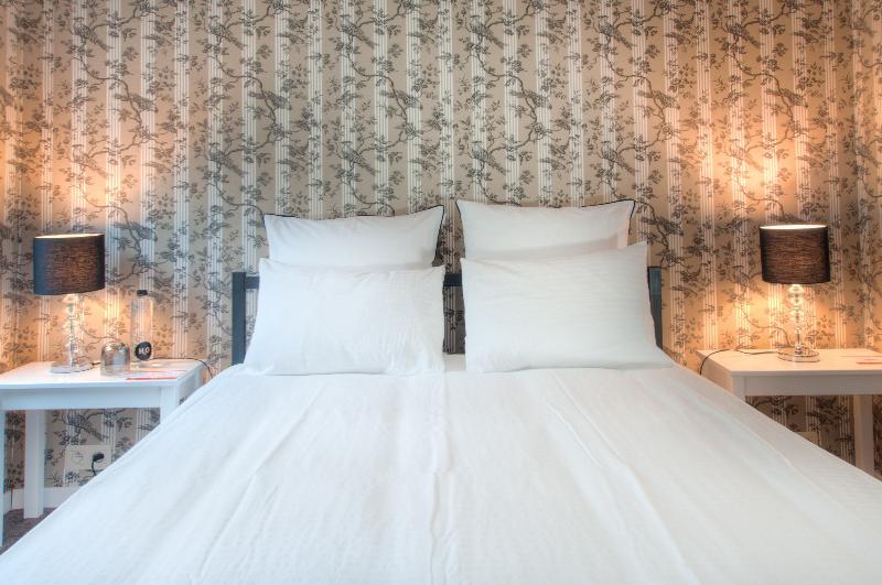 Be And Be Sablon Bed & Breakfast Брюксел Екстериор снимка